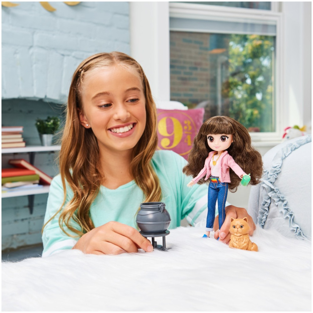 Boneca Hermione Granger brilhante de 8 polegadas do Wizarding World e 5 acessórios