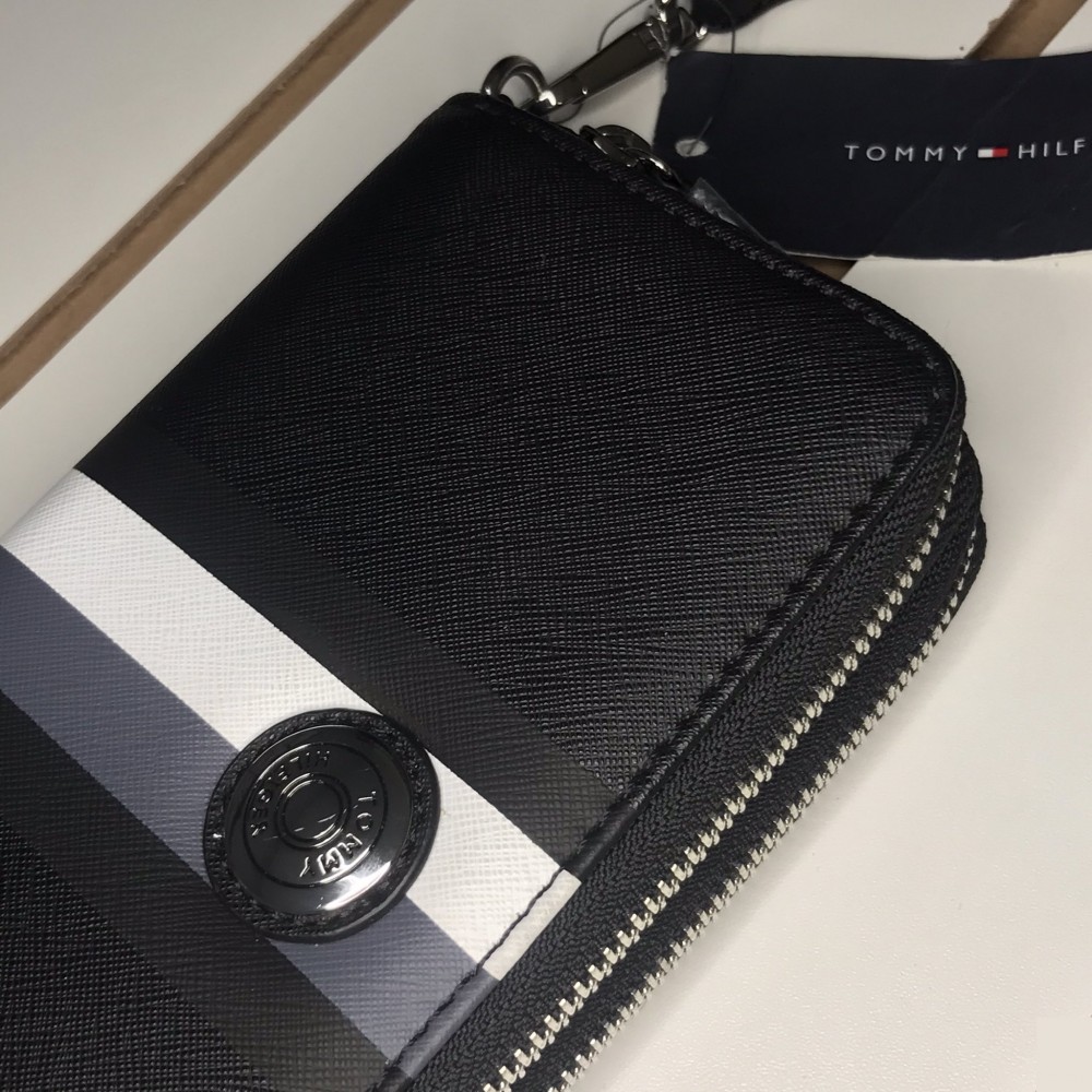 BOLSA CARTEIRA DE MÃO PRETA TOMMY HILFIGER