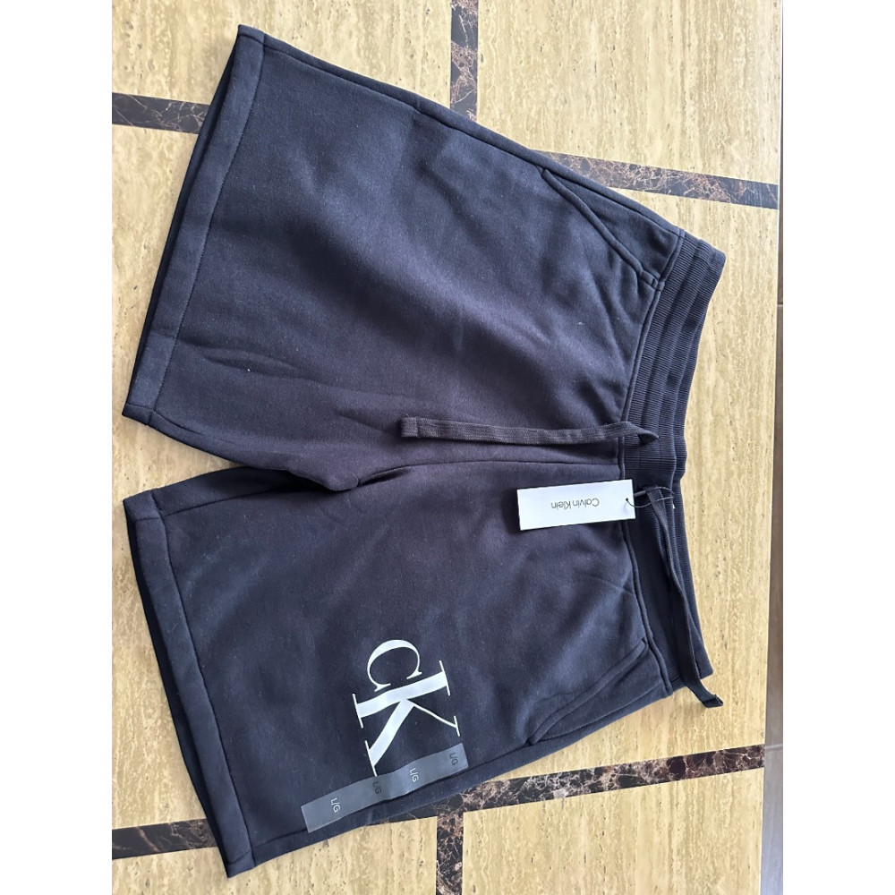 BERMUDA DE MOLETIM MASCULINA CALVIN KLEIN PRETA TAM G