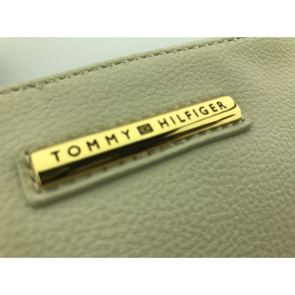 BOLSA CARTEIRA DE MÃO BEGE TOMMY HILFIGER