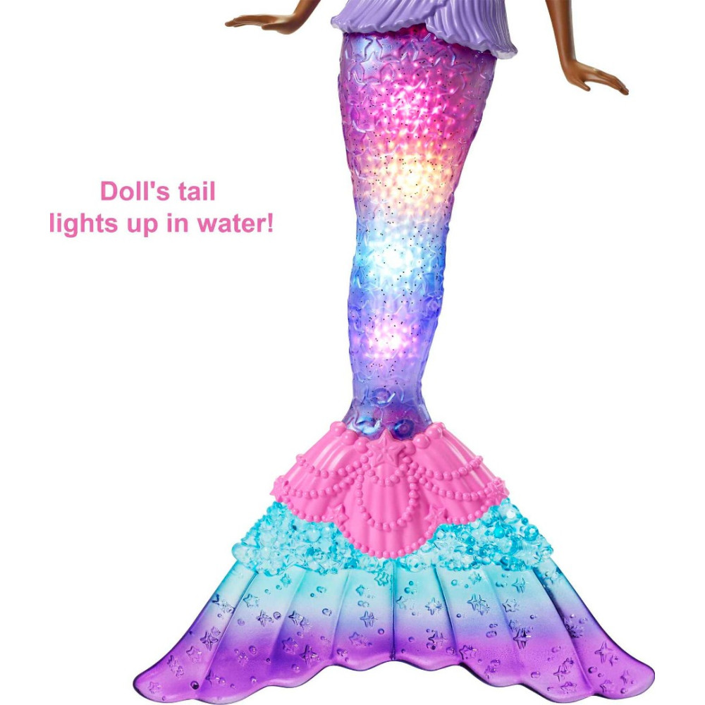 Barbie Sereia Dreamtopia com cauda iluminada e cabelo com mechas rosa